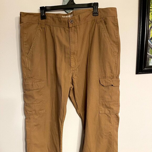Men's Wrangler Relaxed Fit Cargo Pants 40x30 Brown Khaki Pockets - Picture 1 of 11